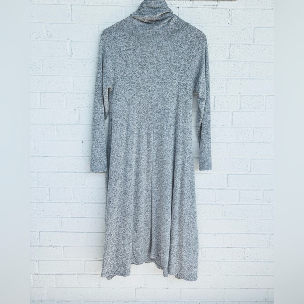 Luxurious Cowl-neck Dress - Picture 4 of 6
